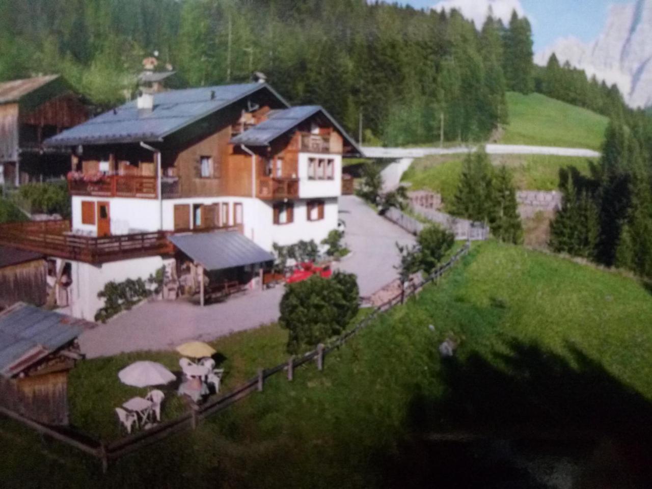 Garni La Rondine Hotel Selva di Cadore Exterior foto